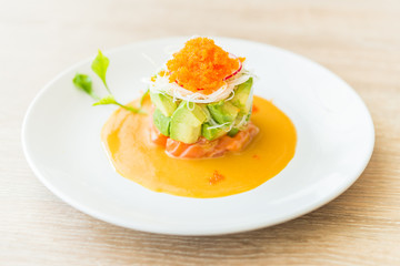 Tartar salmon salad