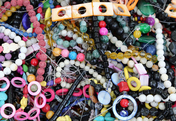 Fototapeta na wymiar colorful necklaces on sale in the market stall