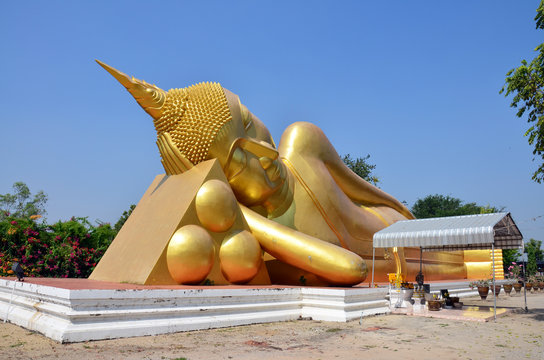 Reclining Buddha statue of Aranyikawas Temple at Ratchaburi