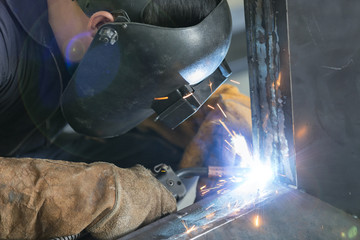 operator welding steel construction - obrazy, fototapety, plakaty