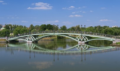 Fototapeta premium Pedestrian bridge in Tsaritsyno