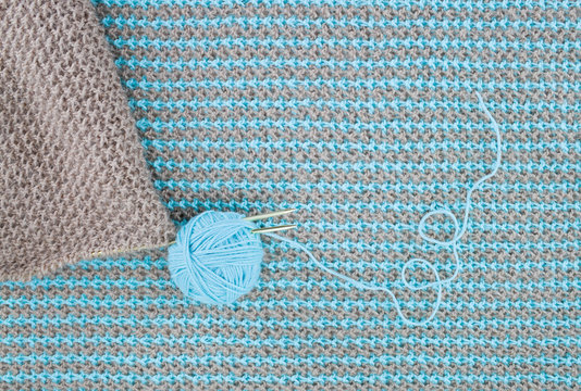 Knitwear and knitting needles