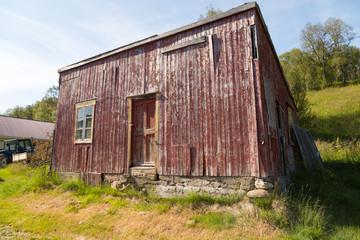 Fototapeta na wymiar old farmhouse