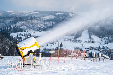 snow cannons, snow guns