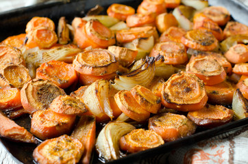 Carrots baked with onions