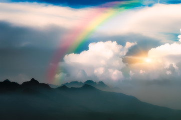 Fototapeta na wymiar rainbow in the mountain