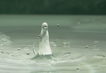 water drop photography - column out of water