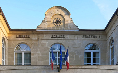Fronton de la mairie de La Roche-Guyon (95)