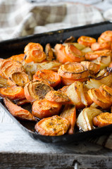 Carrots baked with onions