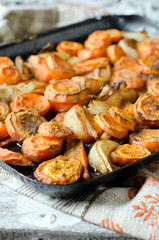 Carrots baked with onions