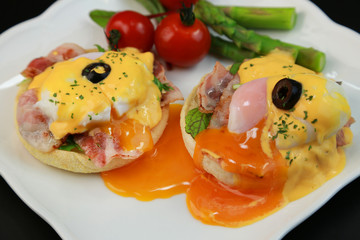 エッグベネディクト