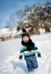Fototapeta na wymiar Little boy in the snow.