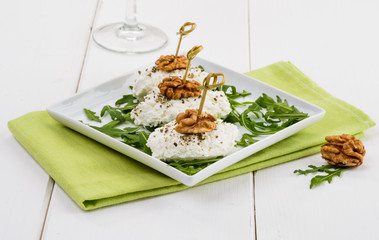 Tartufi di formaggio e noci