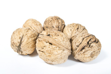 orzechy na białym tle