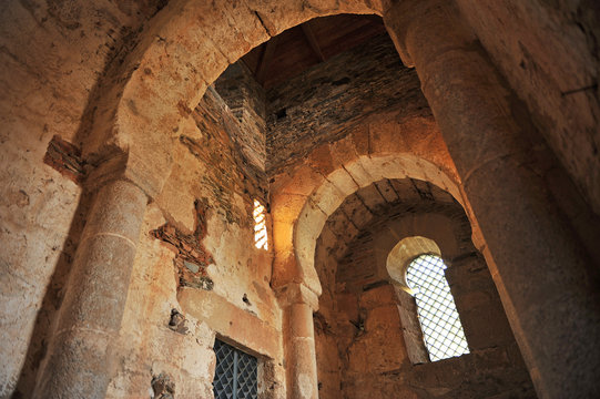 Bas&iacute;lica, Santa Luc&iacute;a del Trampal, Alcu&eacute;scar, C&aacute;ceres, Espa&ntilde;a