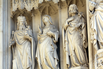 Fototapeta na wymiar Statue of Saint, Maria am Gestade church in Vienna