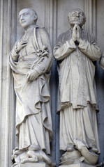 Fototapeta na wymiar Statue of Saint, Maria am Gestade church in Vienna