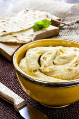 Hummus in a bowl and pita bread