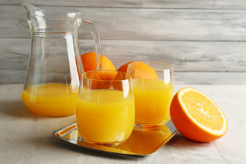 Obraz na płótnie Canvas Glass of orange juice with slices