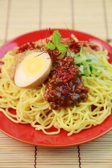 汁なし坦々麺