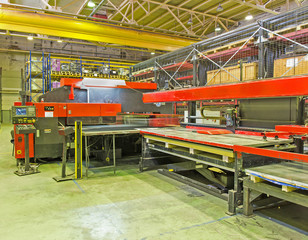 Hydraulic turret punch press