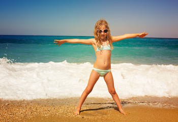 Fototapeta premium Child on the beach
