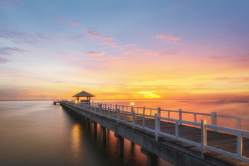 Obraz premium Landscape of Wooded bridge in the port between sunrise