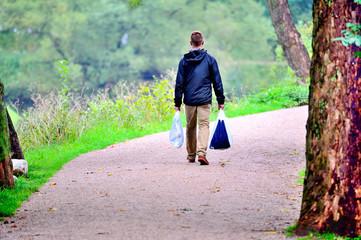 Obraz premium Man walking in the park