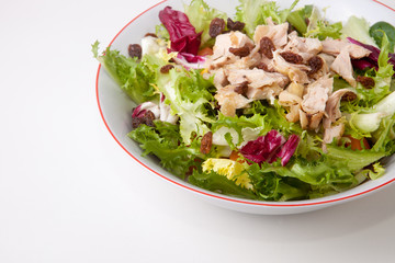 Chicken salad with tomatoes and raisin