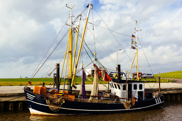 Krabbenkutter im Hafen von Wremen, Nordsee