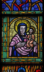 Obraz na płótnie Canvas Mary with baby Jesus, Stained glass in Votiv Kirche in Vienna