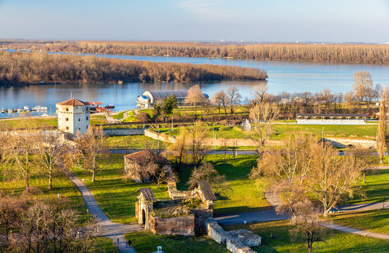 View on the junction of the River Sava and the Danube in Belgrad © Leonid Andronov