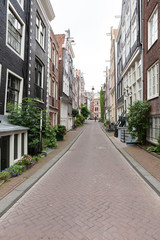 Fototapeta na wymiar Gasse in Amsterdam, Niederlande
