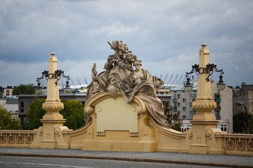 Obraz premium Sculpture on a bridge