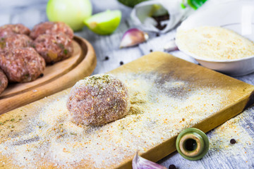 process rolling raw meatballs breadcrumbs