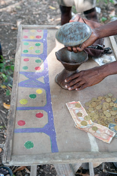 Traditionelles Glücksspiel, Deschapelles, Haiti