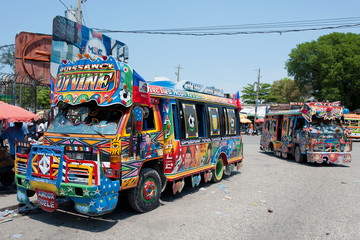 Tap-Tap Busse, Port-au-Prince, Haiti - obrazy, fototapety, plakaty