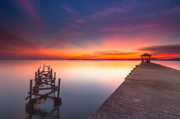 Fototapeta na wymiar Beautiful sunset at jetty