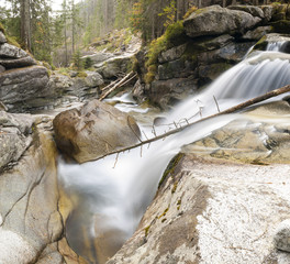 Wodospad w strumieniu Studeny potok w Wysokich  Tatra, Słowacja