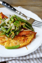 Fried eggs with green beans