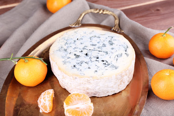 Blue cheese with oranges