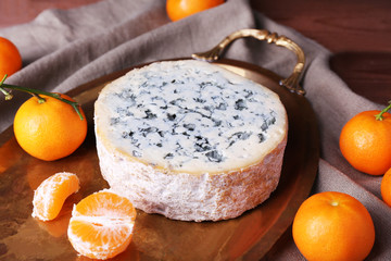 Blue cheese with oranges