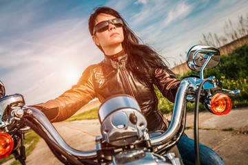 Obraz premium Biker girl on a motorcycle
