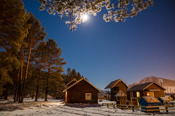 Деревянные дома ночью © olegivastov