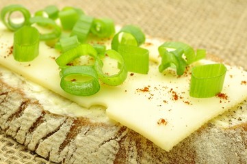 Käsebrot mit Schnittlauch