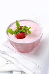 Light raspberry yogurt