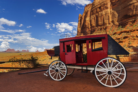 Historische Postkutsche am Monument Valley, USA