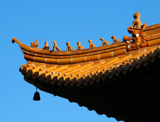 Fototapeta na wymiar traditional animal figures on Chinese roof