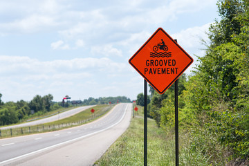 Grooved Pavement Sign