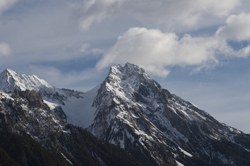 Verschneite Berge in Tirol